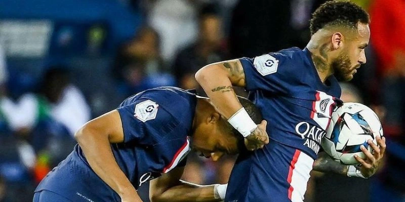Neymar – Bàn thắng vào lưới PSG trong trận gặp Barcelona (2017)