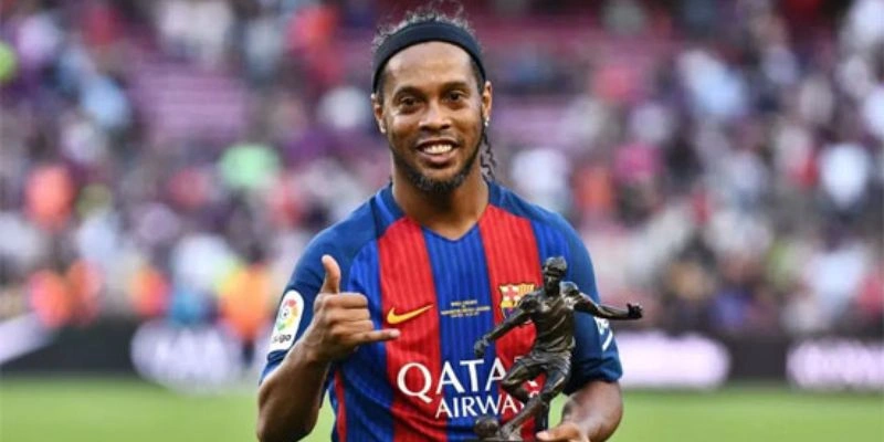 Highlight Ronaldinho – Pha "múa bóng" qua hàng thủ Chelsea (2005)